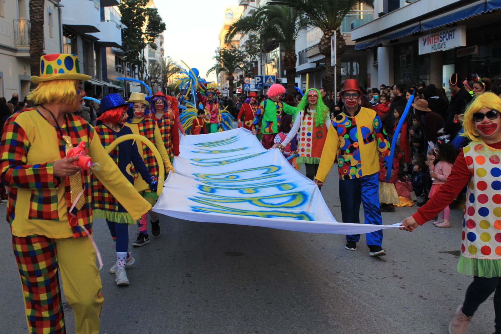 Una rúa de Carnaval de récord este martes con cerca de 20 inscritos y 1.100 participantes