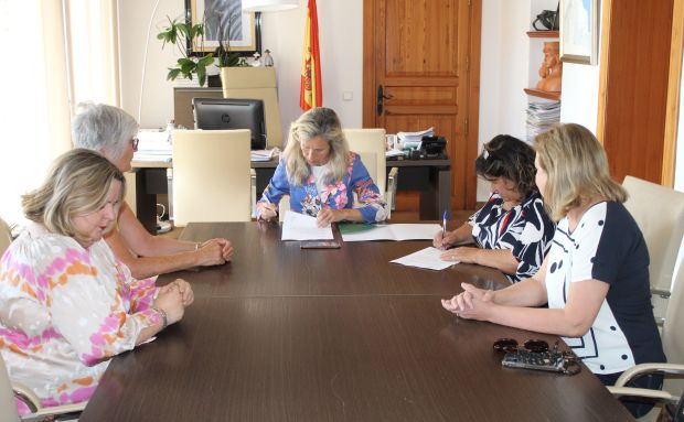 Renovación del convenio entre el Ayuntamiento y la AAVV de Cala Llonga para 2022