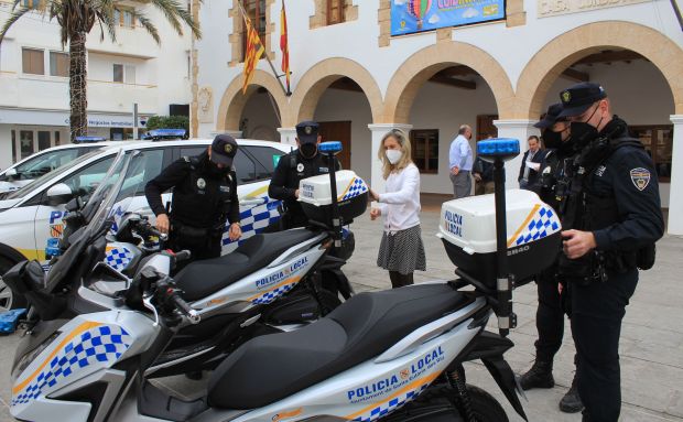 La Policía Local incorpora dos coches y dos motos a su parque móvil