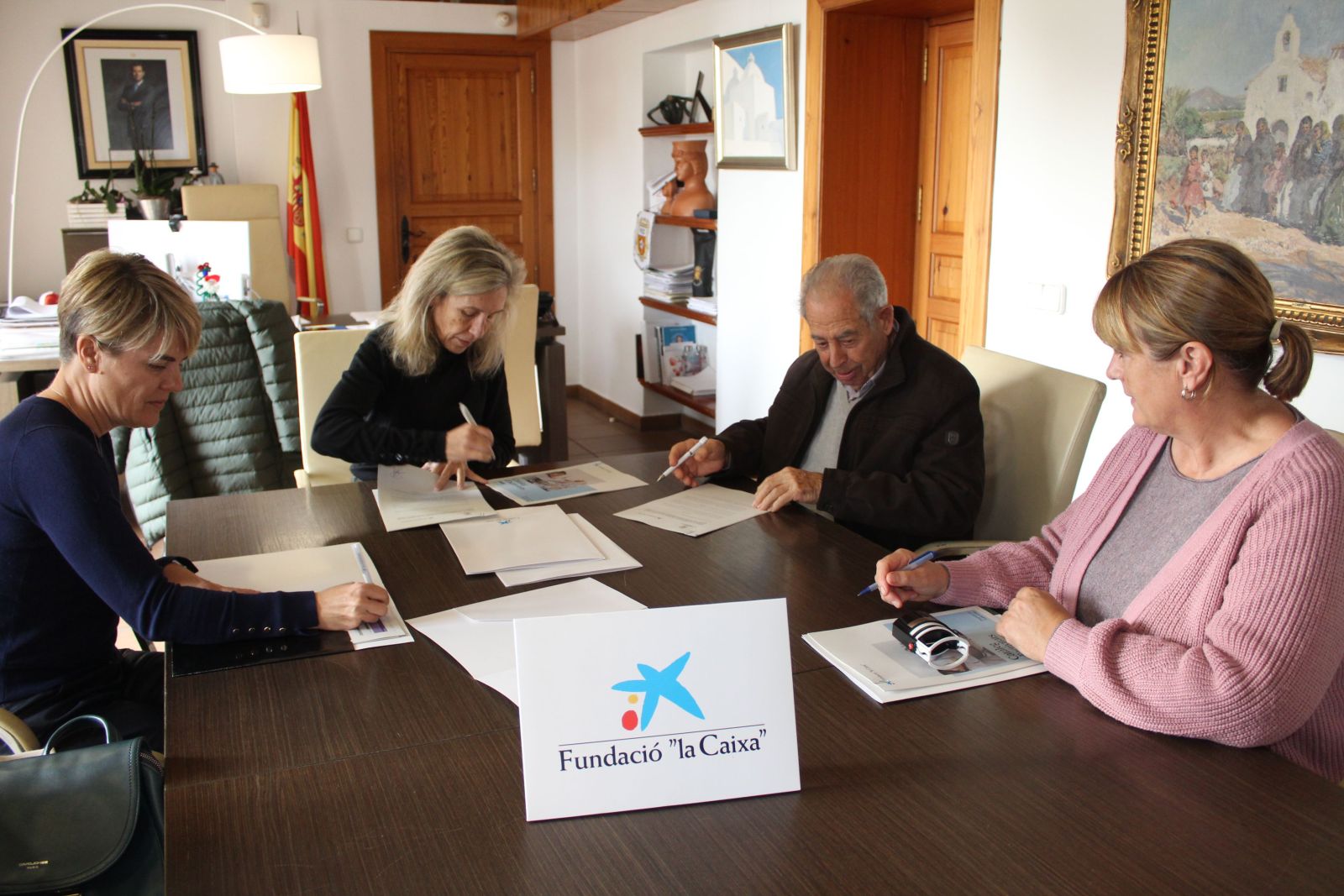 Ayuntamiento, Fundació “la Caixa” y la Asociación Tercera Edad de Santa Eulària realizarán talleres de competencias digitales y actividad física para los mayores de la población