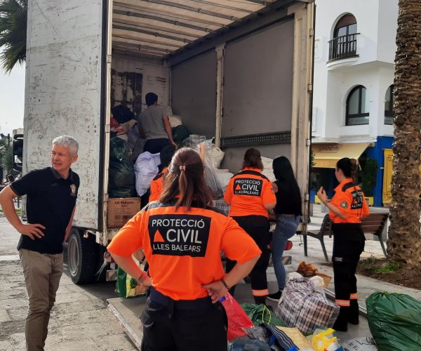 Parten hacia Valencia los primeros cuatro voluntarios y dos vehículos de material de Protección Civil para ayudar a los afectados de la DANA