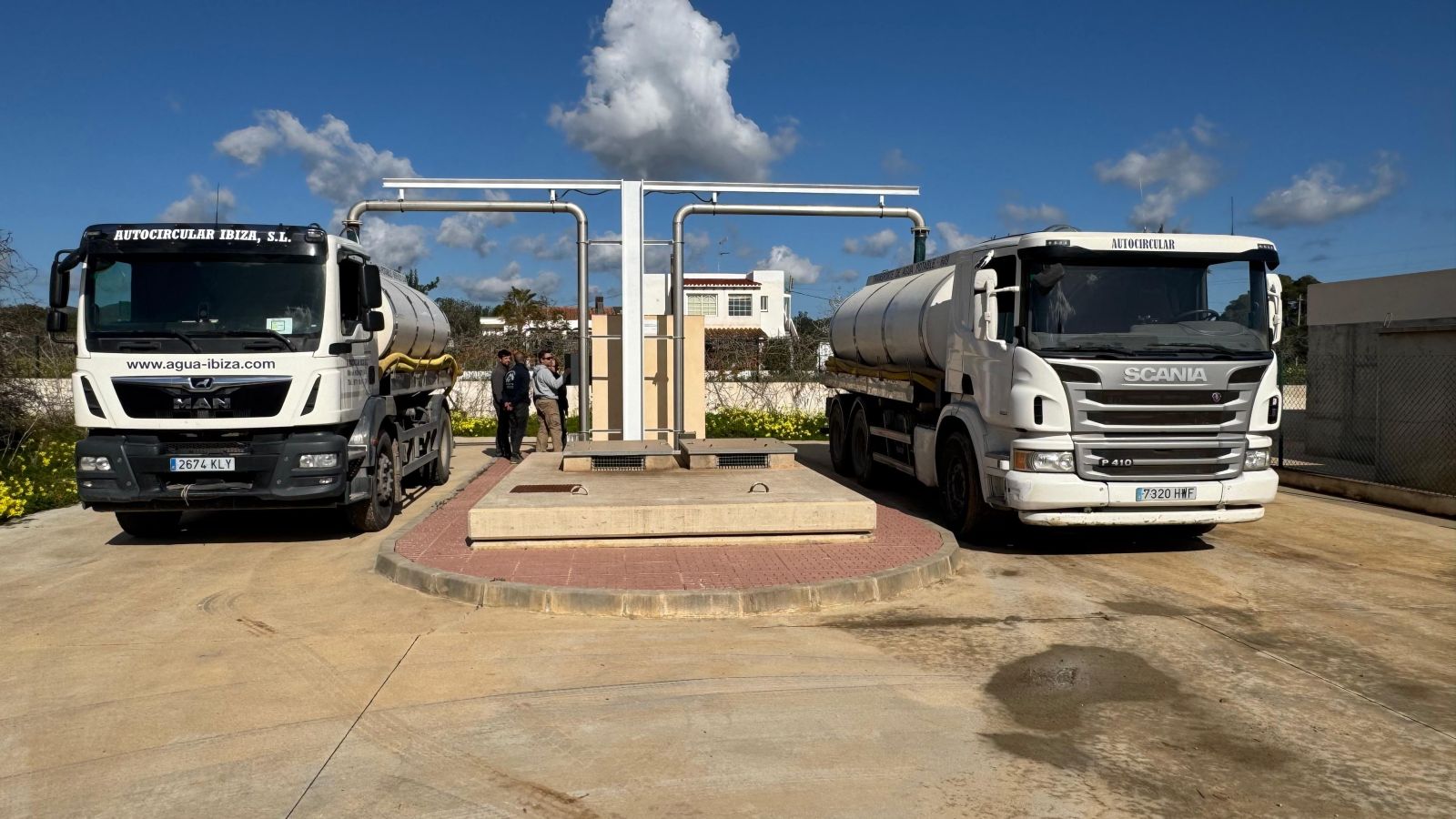 Santa Eulària des Riu y ABAQUA promueven el uso del dispensador de agua desalada ubicado en el municipio