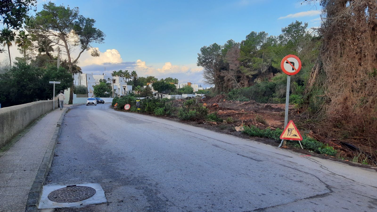 Se inician las obras para ejecutar la rotonda para mejorar la seguridad y los servicios en el cruce de la calle Mestral de s’Argamassa y el Camí de sa Trenca con un coste de 1,3 millones