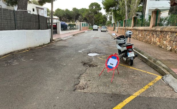 Iniciadas las obras de mejora del firme de la avenida de Cala Pada