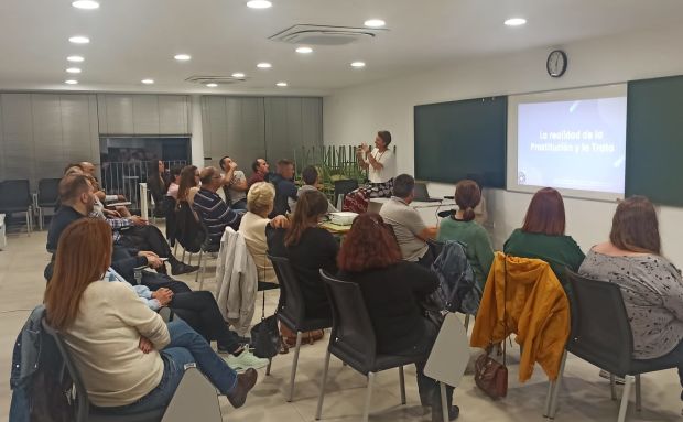 Charla formativa a los taxistas sobre prostitución y trata de personas