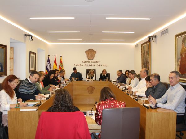 El Ple de Santa Eulària des Riu aprova una declaració institucional per a reconèixer la labor dels mariners i pescadors en el rescat Vapor Mallorca III