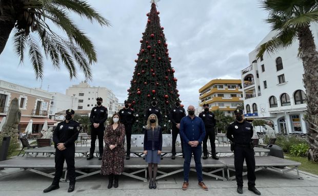 Firmados cinco contratos de funcionarios en prácticas de agentes de la Policía Local de Santa Eulària