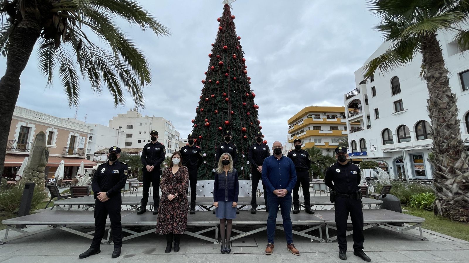 Firmados cinco contratos de funcionarios en prácticas de agentes de la Policía Local de Santa Eulària