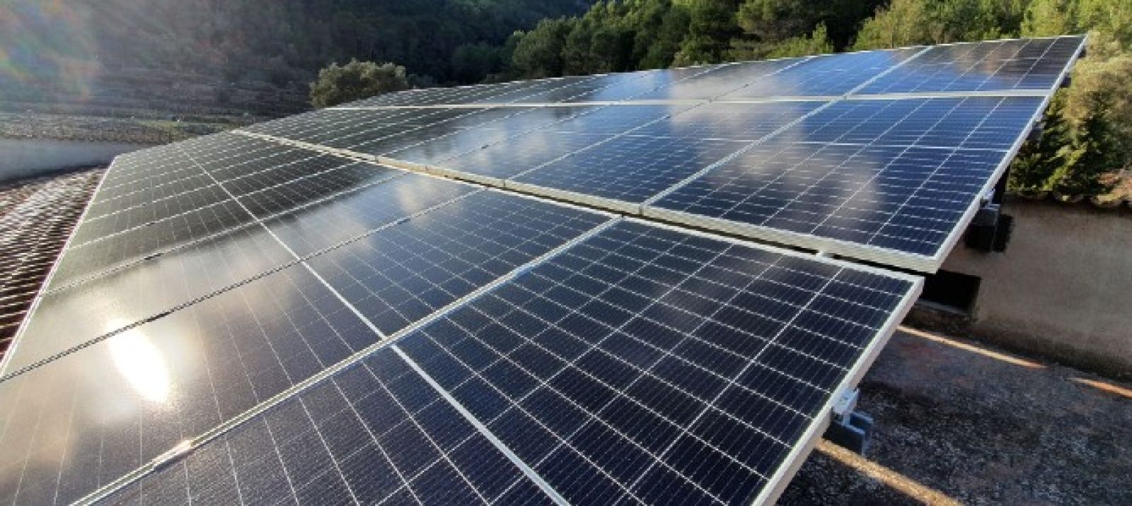 El Ayuntamiento instalará 120 paneles solares en el colegio de Jesús y en el pabellón municipal