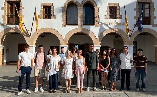 El Ayuntamiento de Santa Eulària des Riu incorpora siete profesionales menores de 30 años en el marco del programa SOIB Jove: Qualificats-Entitats Locals 2024