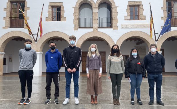 El Ayuntamiento de Santa Eulària recibe al equipo IES Quartó del Rei subcampeón del regional de la Olimpiada de Química