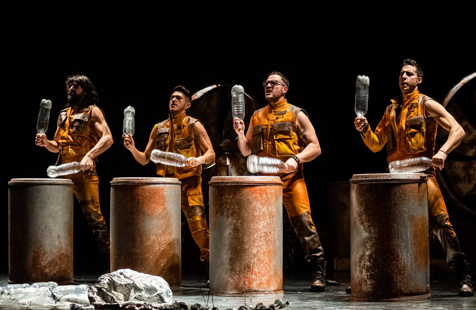 La veterana compañía Yllana y la multidisciplinar Töthem traen al Palau de Congressos la comedia de percusión y trasfondo ecologista ‘Trash!’