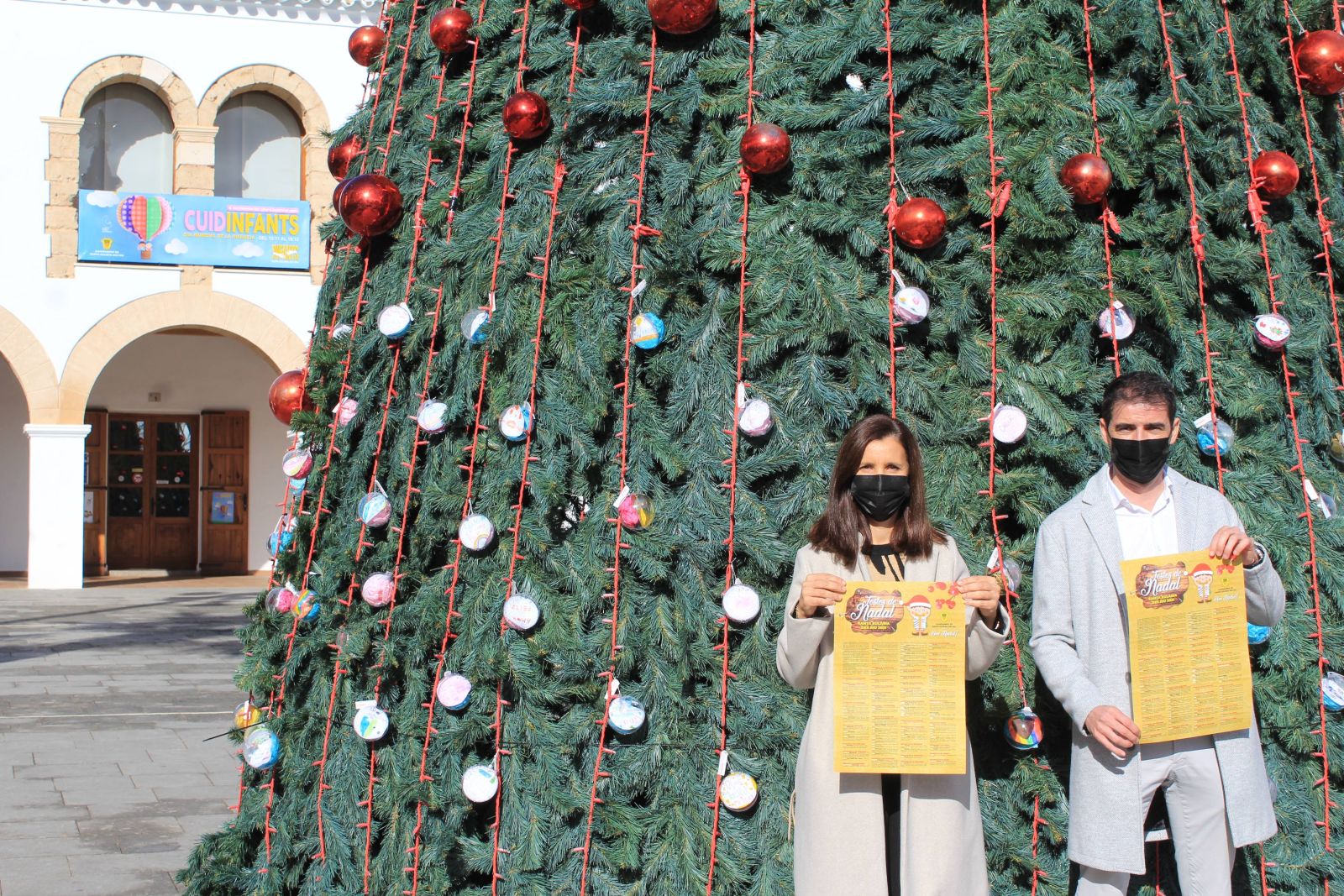 El encendido de luces de este viernes inaugura unas fiestas de Navidad con un centenar de propuestas