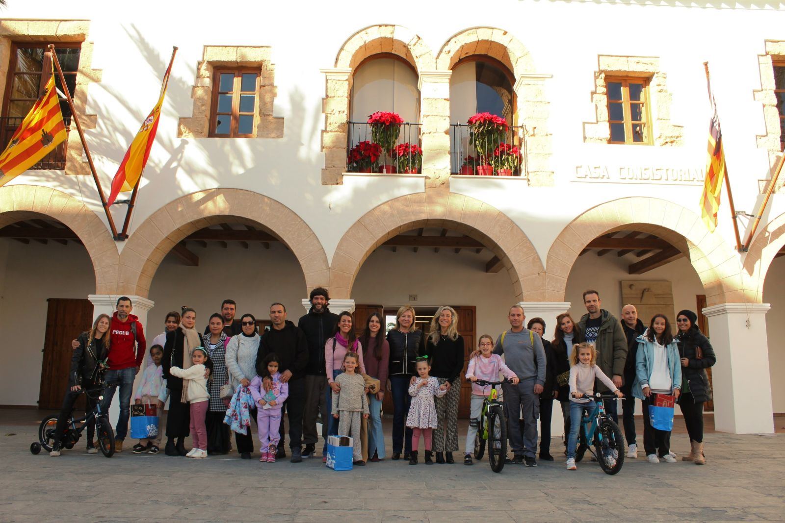 El Ayuntamiento entrega bicicletas, kits de seguridad viaria y vales para material escolar a los ganadores del concurso de dibujo infantil de la Semana Europea de la Movilidad