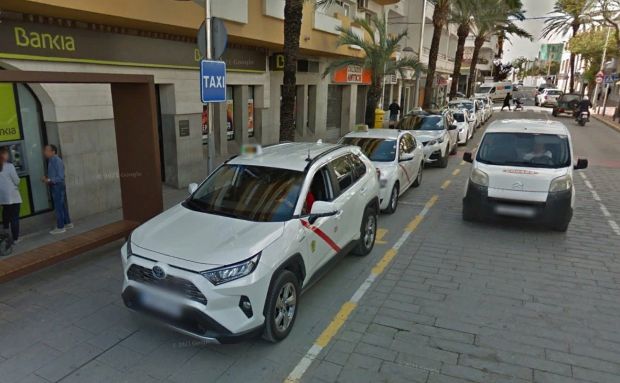 El Palacio de Congresos acoge el 21 de marzo un examen para conseguir el permiso de conductor de taxi del municipio de Santa Eulària des Riu