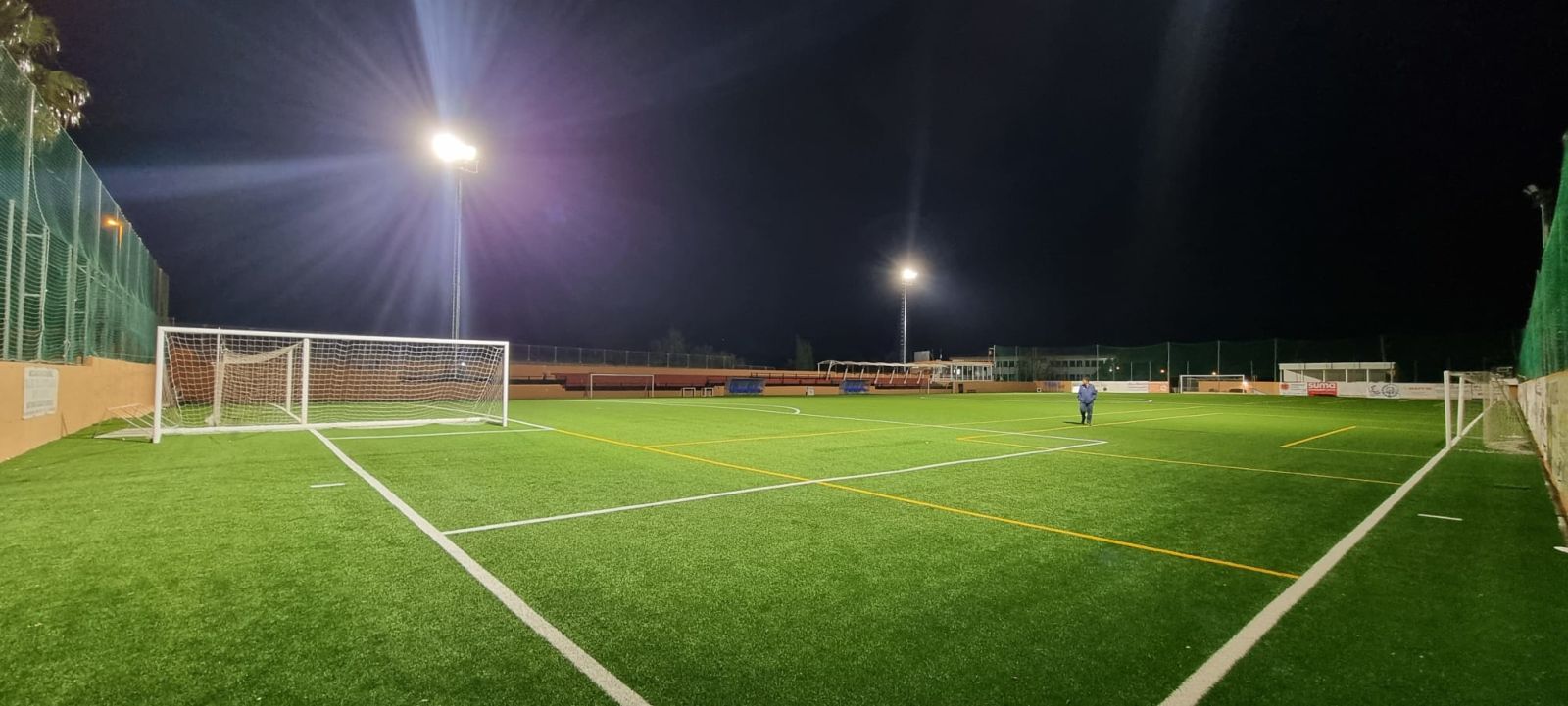 La renovación del alumbrado de tres campos de futbol municipales permitirán evitar emitir unas 80 toneladas de CO2 al año