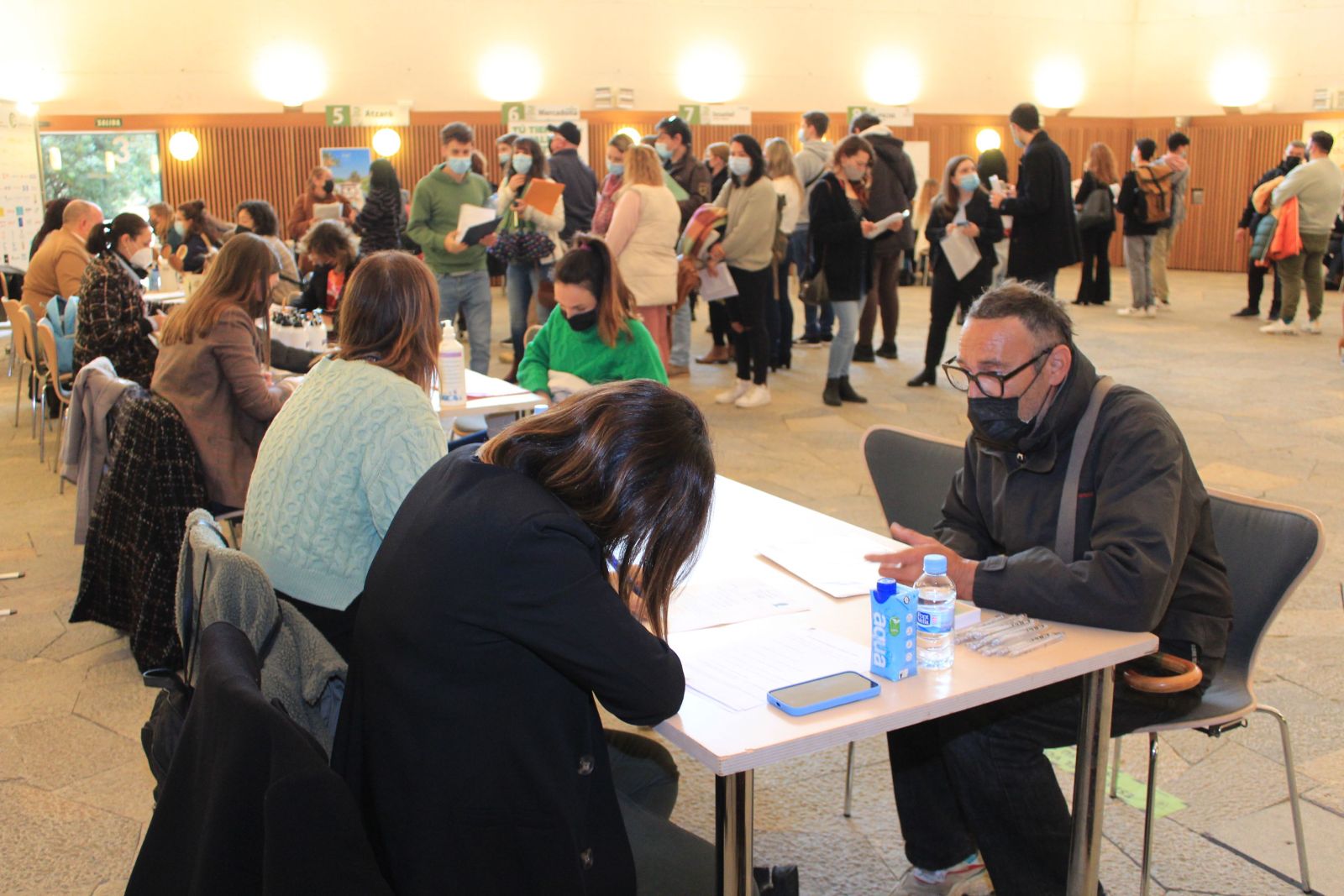 La feria de empleo Santa Eulària Se n’Ocupa inicia las entrevistas de trabajo exprés con más de 1.100 candidatos inscritos