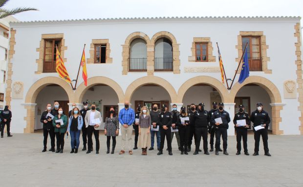 Una veintena de policías reciben las medallas y diplomas de 2021