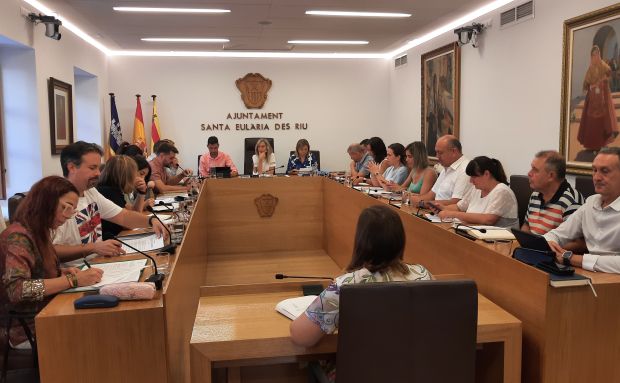 El Pleno acuerda simplificar la norma para poder sancionar las viviendas turísticas ilegales e incluye la publicidad del mismo en aplicaciones y redes sociales