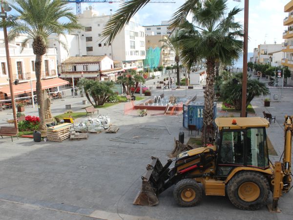 Inici de les obres d'accessibilitat i embelliment de la Plaça Espanya de Santa Eulària