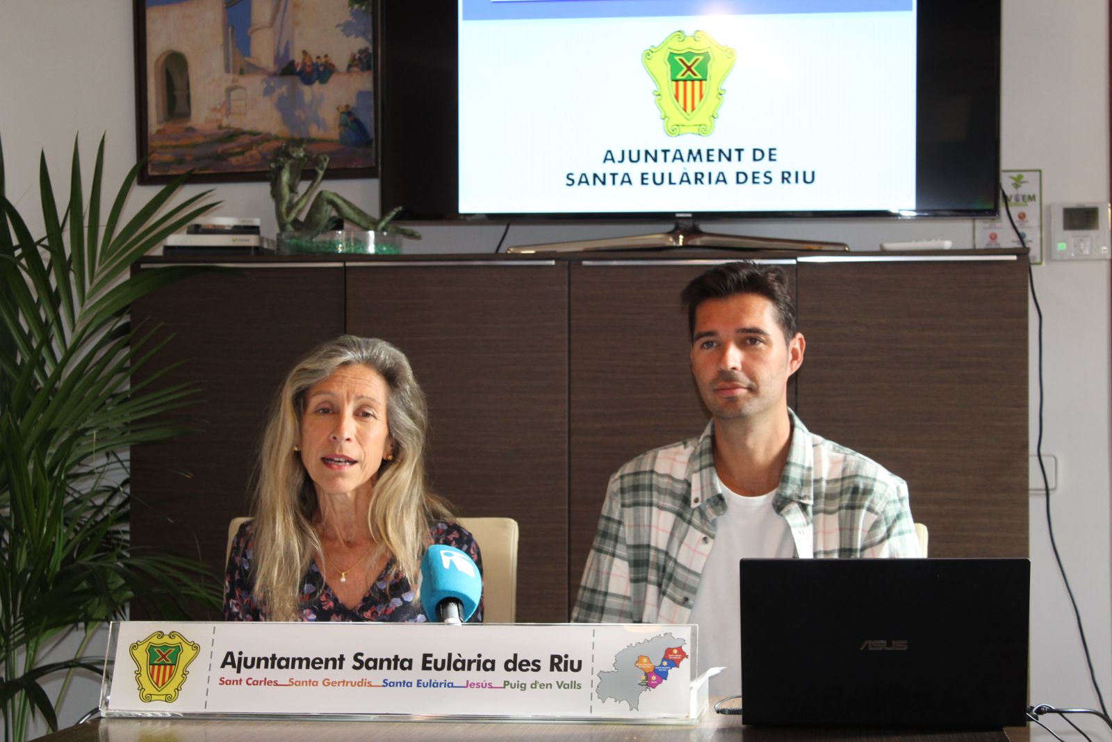 El presupuesto para 2024 prevé 8,2 millones para inversiones como el inicio de dos ‘escoletes’, de la peatonalización de Sant Carles, el segundo campo de fútbol de Santa Eulària o una circunvalación en s’Argamassa