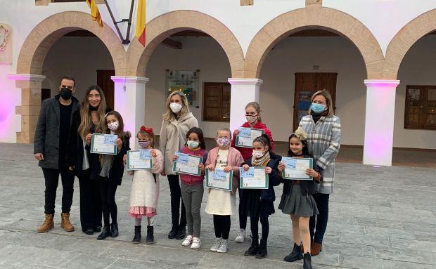 Siete niñas se llevan los premios del cuarto concurso infantil de dibujo de movilidad sostenible, saludable y seguridad vial de Santa Eulària des Riu   