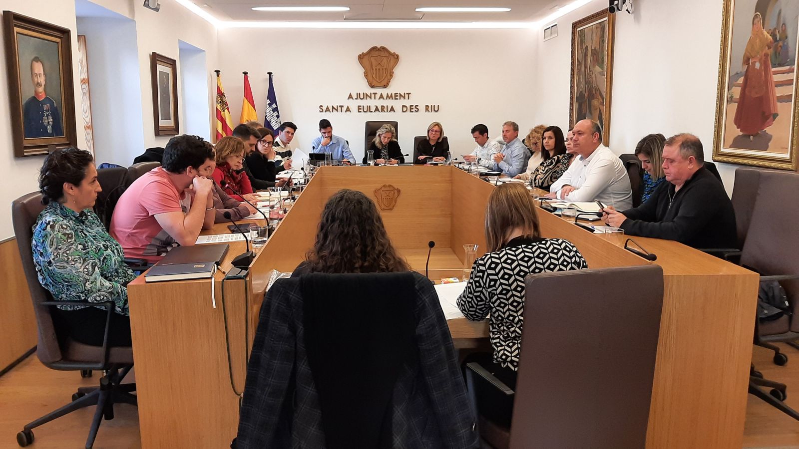 El Pleno aprueba por unanimidad sacar 10 nuevas licencias temporales de taxi y 12 fijas para mejorar la prestación del servicio