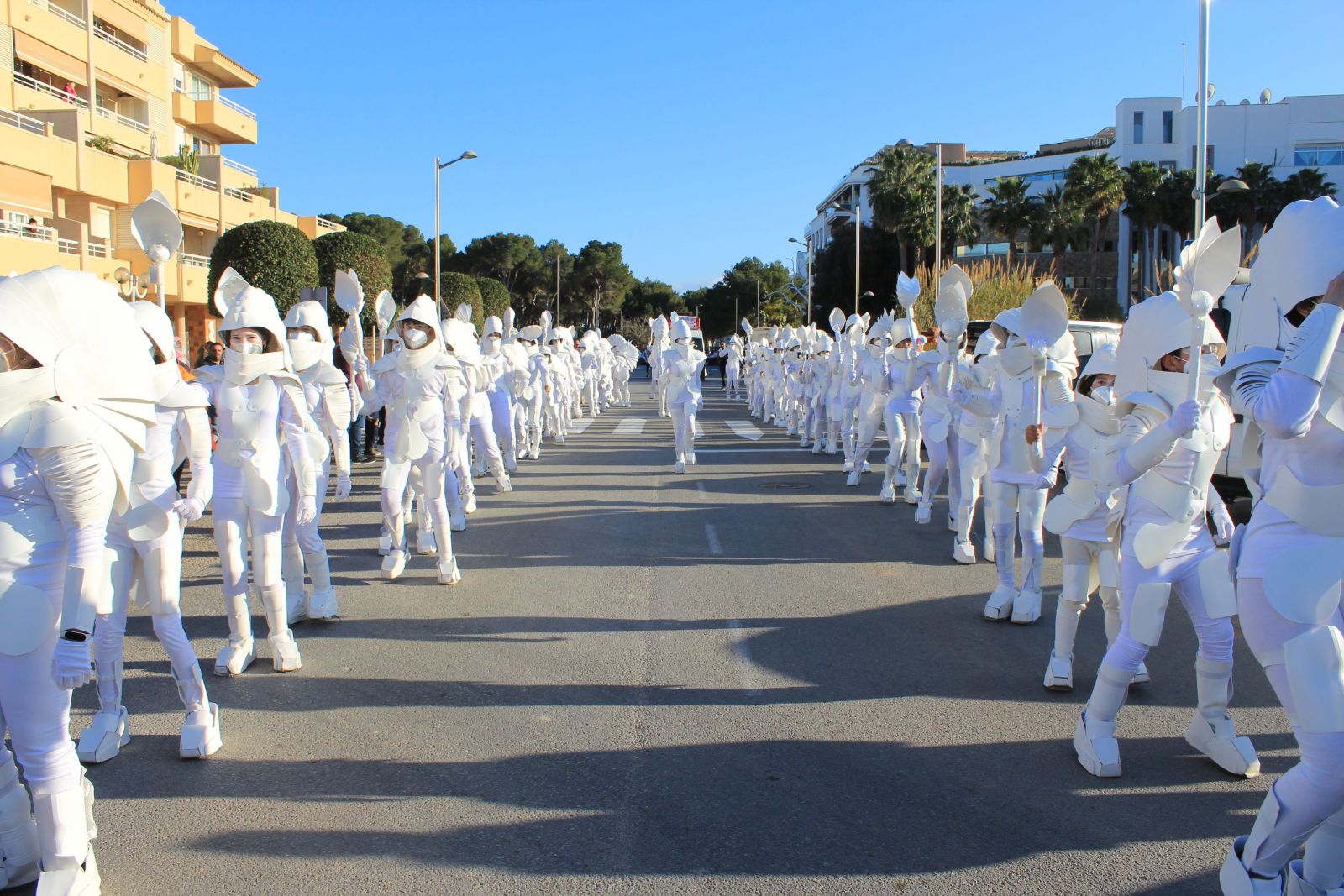 Unas 650 personas participan en una Rúa de Carnaval multitudinaria y con un especial recuerdo para Ucrania