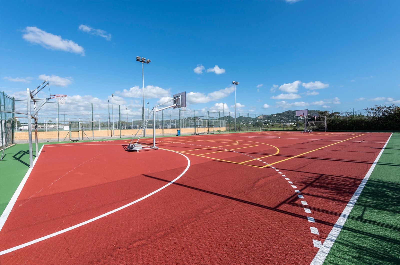 Llegan los Campus Esportius d’Estiu con una quincena de propuestas, entre ellas patinaje artístico y ‘flag futbol’ con discos voladores