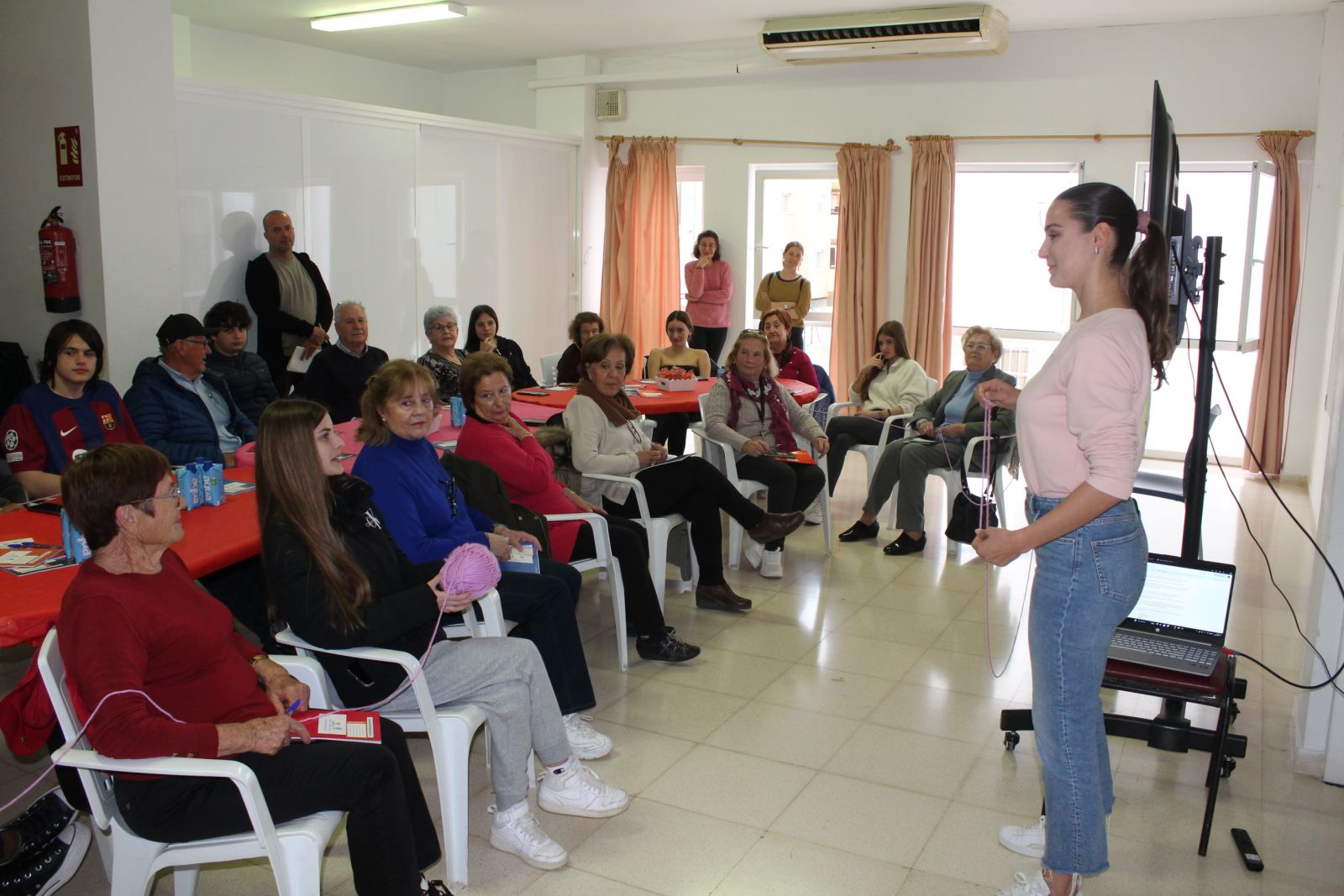 Torna una nova edició del taller intergeneracional “Connectant generacions”