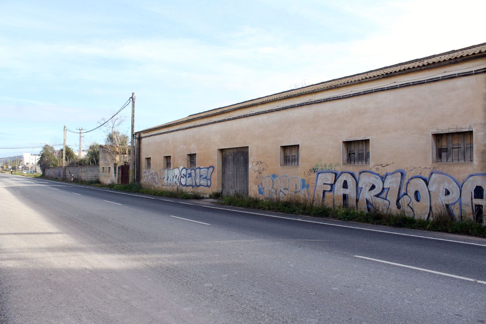 El Ayuntamiento proyecta un espacio ciudadano y zona verde tras lograr la cesión por parte del Estado de una vieja nave industrial en Ca na Negreta