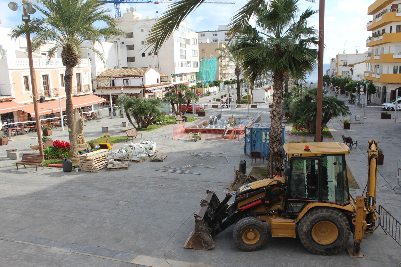 Inici de les obres d'accessibilitat i embelliment de la Plaça Espanya de Santa Eulària