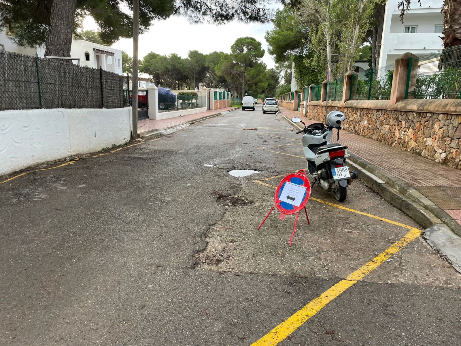 Iniciadas las obras de mejora del firme de la avenida de Cala Pada