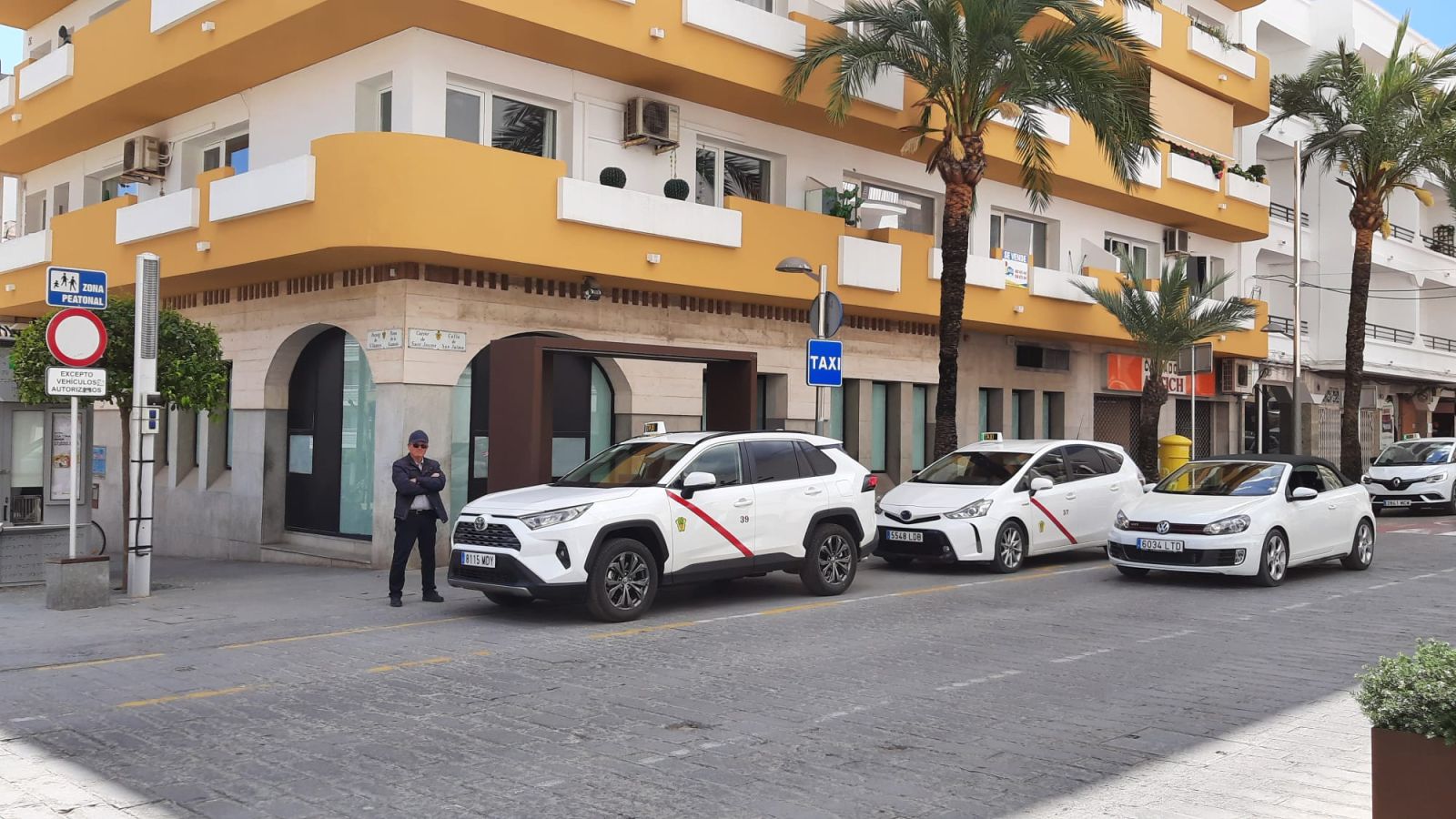 El Ayuntamiento de Santa Eulària des Riu adelanta el inicio de los taxis estacionales al 1 de mayo al aumentar la demanda de servicios y ante las buenas perspectivas turísticas