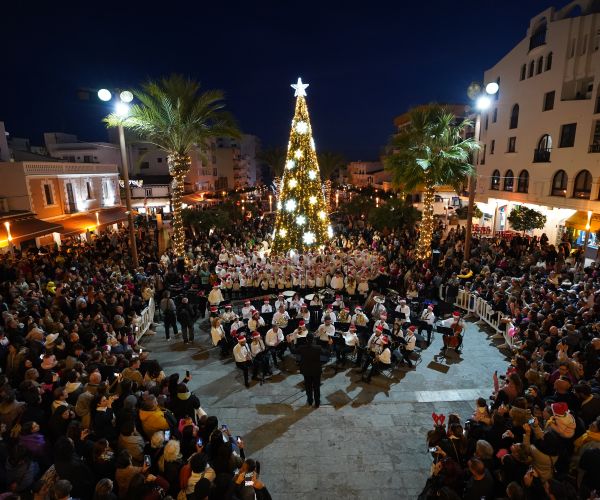 La màgia de la llum i de la música donen la benvinguda al Nadal a Santa Eulària